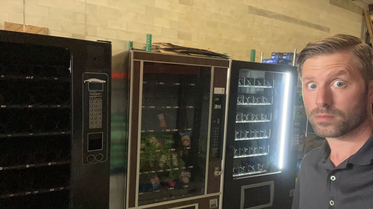 Which snack machine is better!? - YouTube